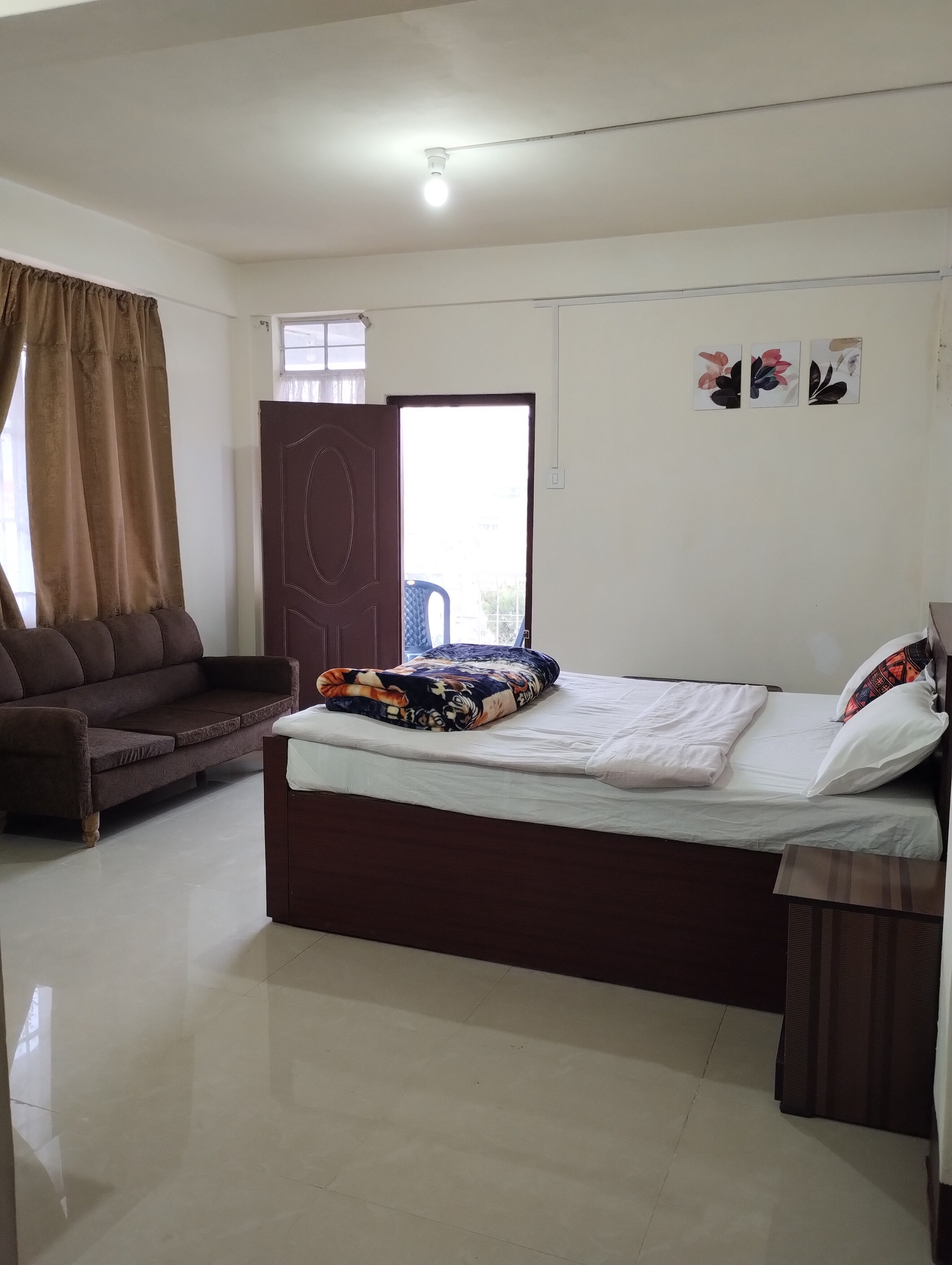 Yashav Homestay - Tap to explore photos