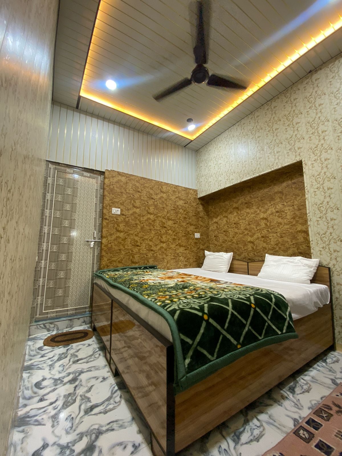 Natraj home stay - Tap to explore photos