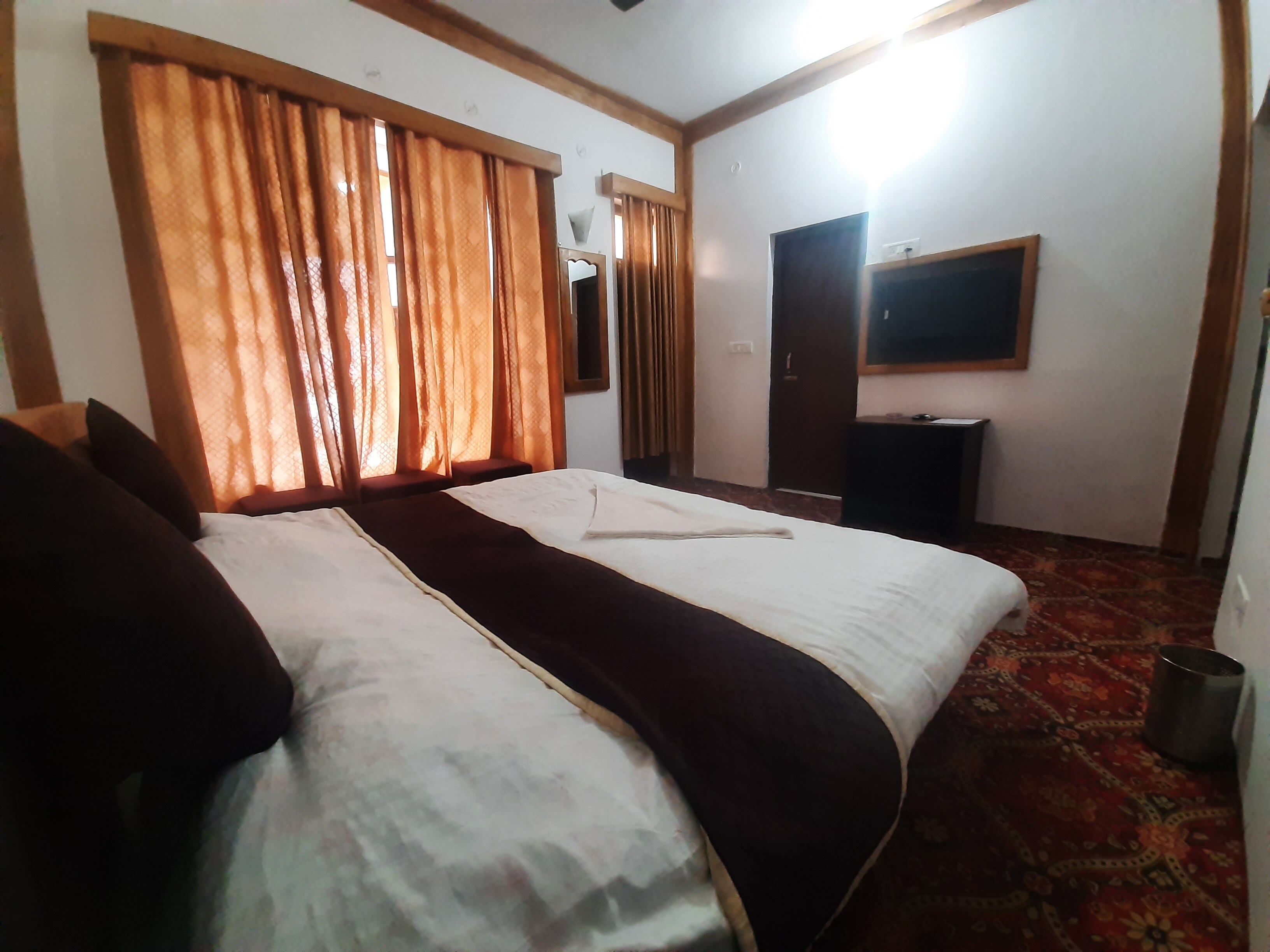 The central house - Tap to explore photos