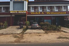 Hotel O WHITE HOUSE HOTEL..