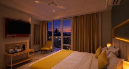 Phoenix Unmatched Comfort - Hotel Near Fateh Sagar Lake Room Type - Premium Standing Balcony Room