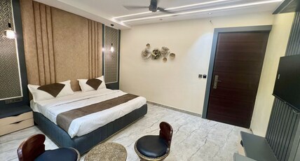 HOTEL CHELSEA PLAZA Room Type - Deluxe King Bed Room with No View