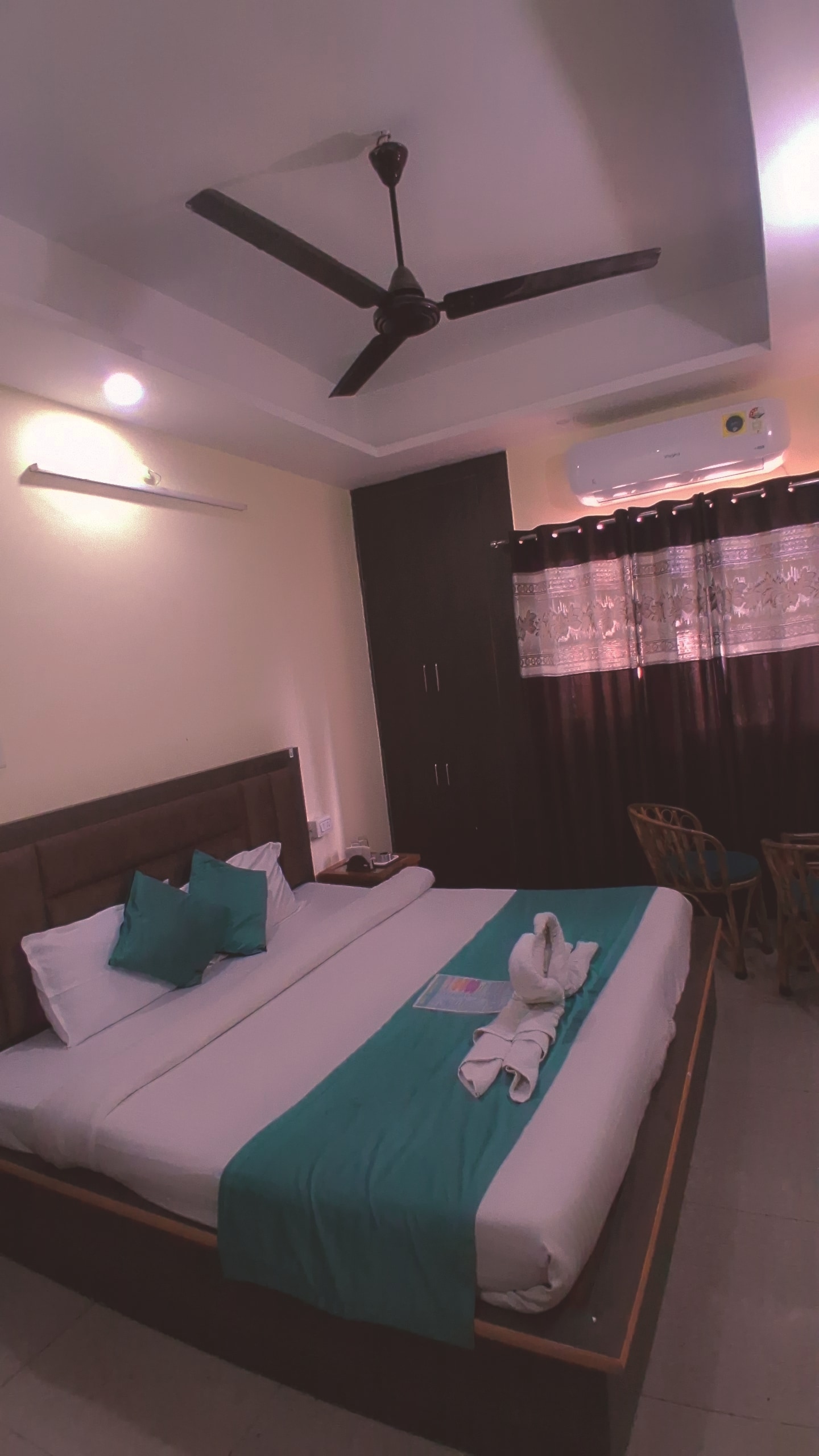 Hotel Narayan Inn (units of Jethuri Hotels) - Tap to explore photos