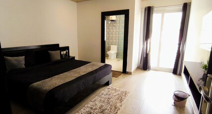 Blue Pine Pool Room Type - Standard Room - Backside