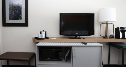 Holiday Inn O'Hare Room Type - 2 Queen Bed Standard