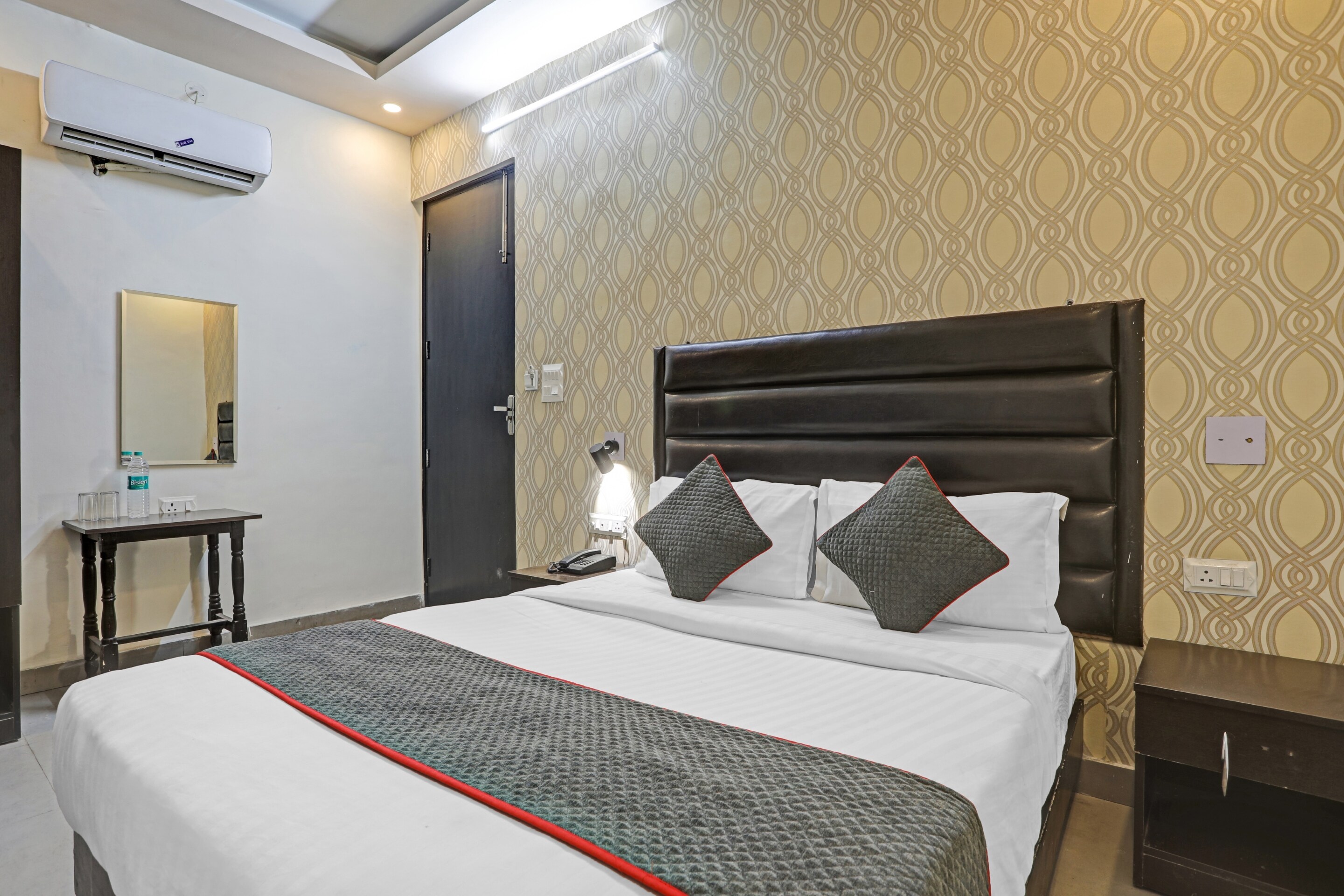 TOWNHOUSE THE HOTEL DIAMOND VASUNDHARA - Tap to explore photos