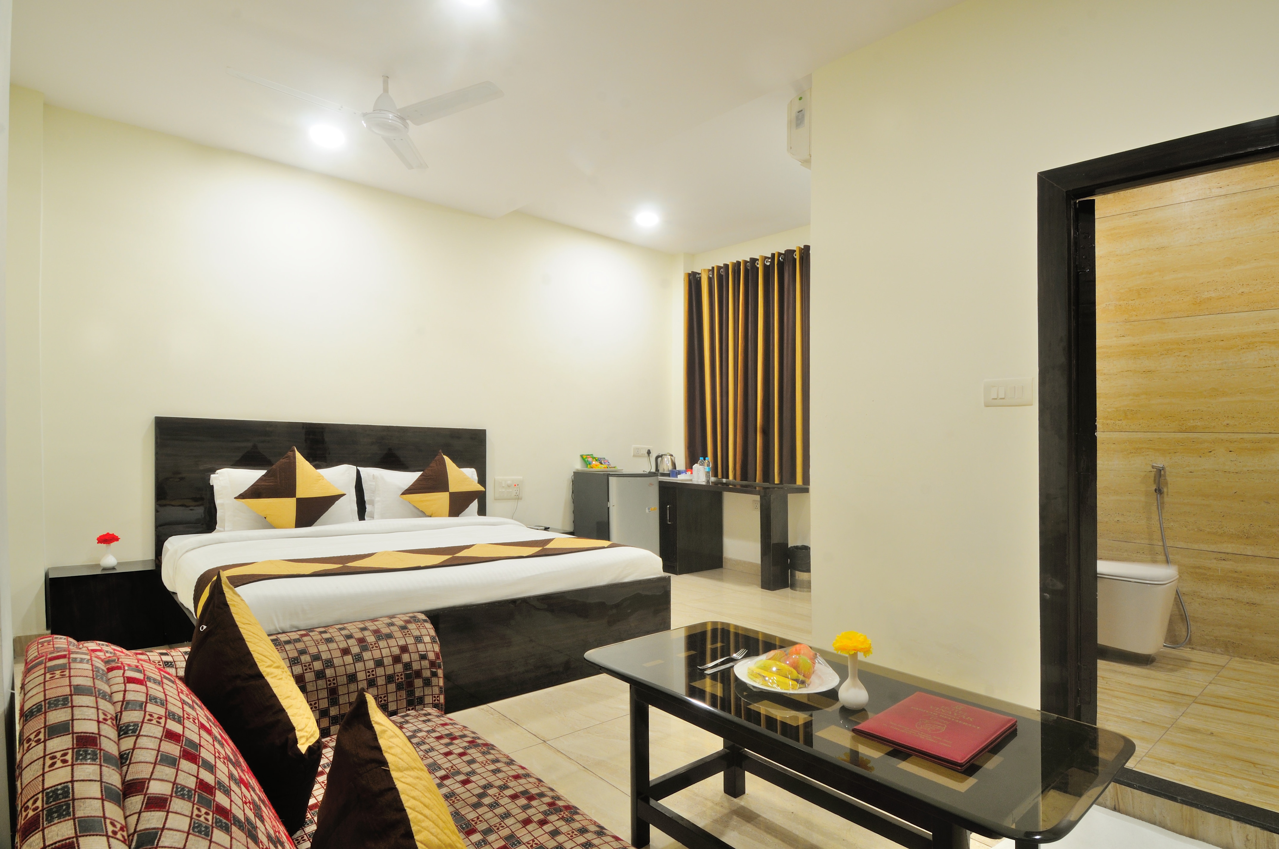 Hotel Vinayak - Tap to explore photos