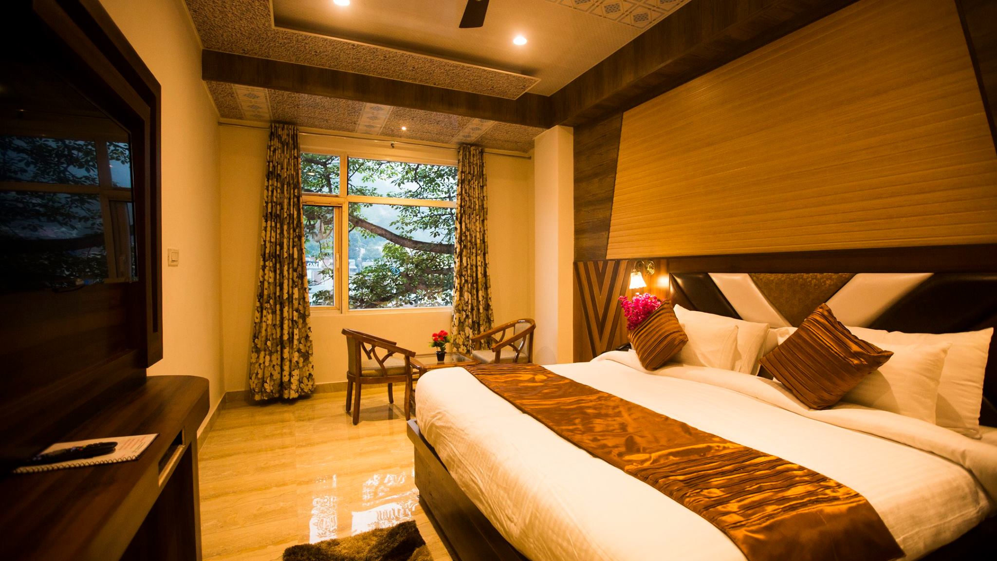 Hotel Kings Regency - Tap to explore photos