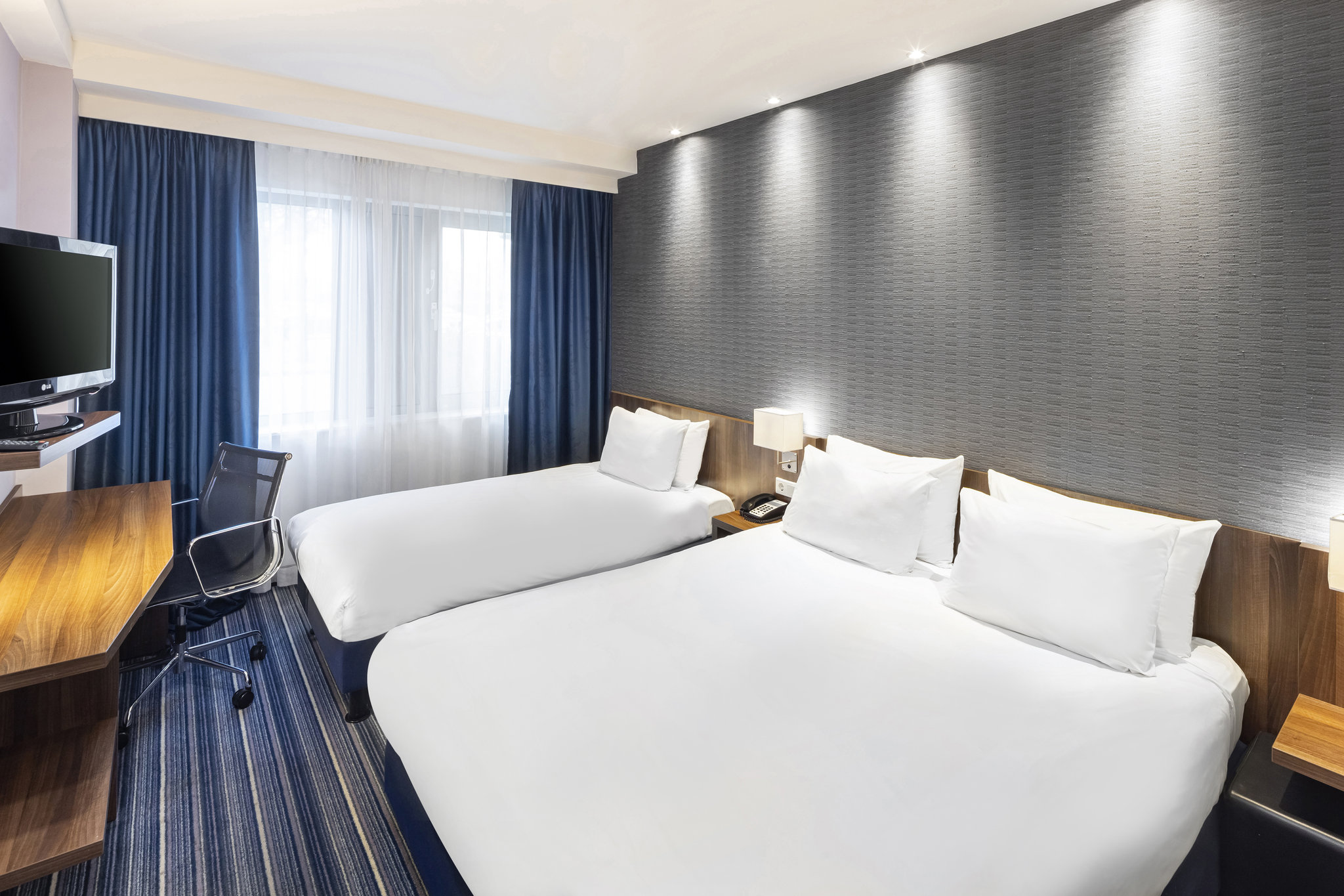 Holiday Inn Express Amsterdam - South - Tap to explore photos