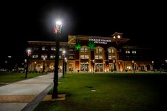 Holiday Inn Express & Suites Bryan