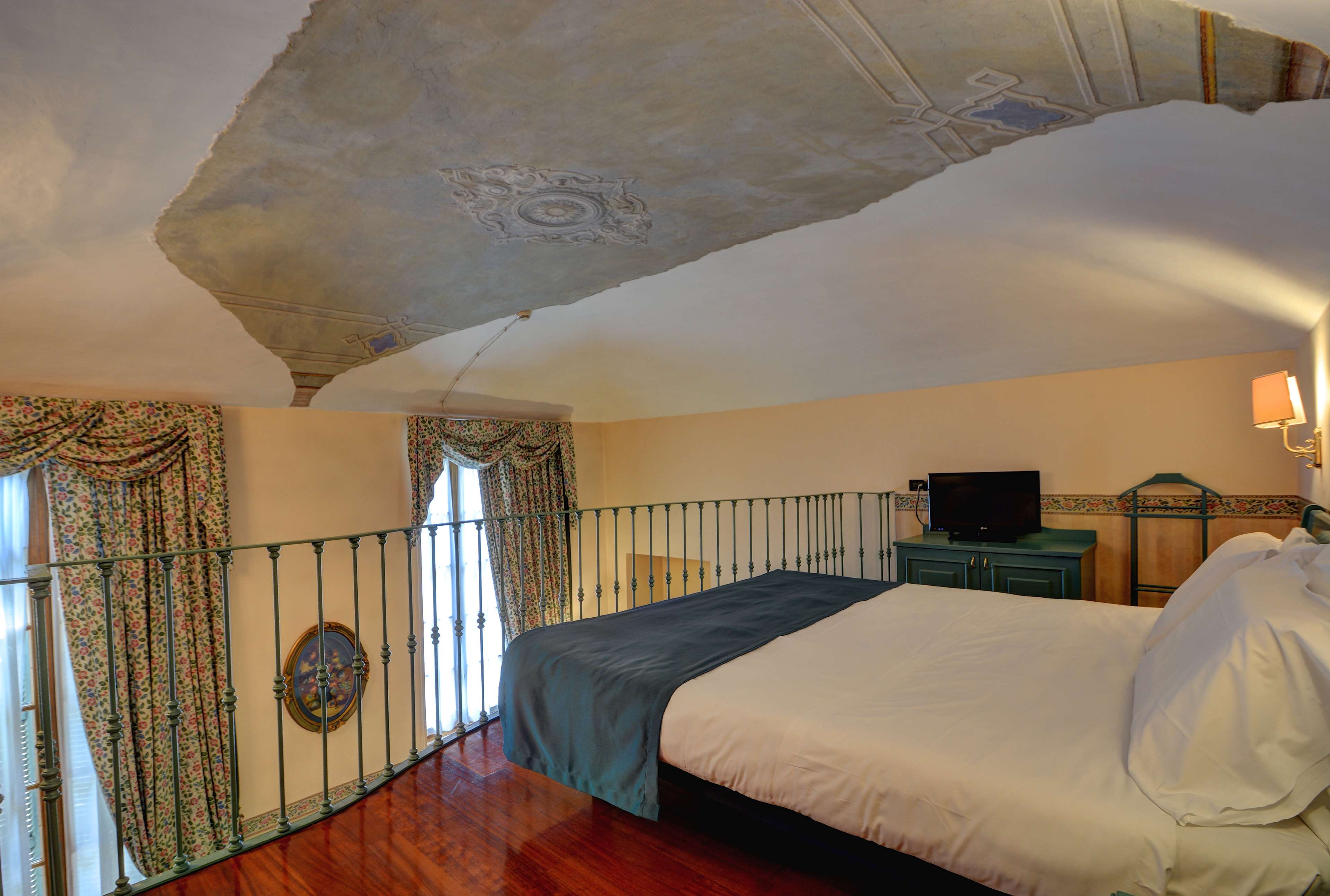 Best Western Hotel Genio - Tap to explore photos