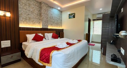 ARJUN INN SUPER DELUXE ROOMS Room Type - SUPER DELUXE ROOM