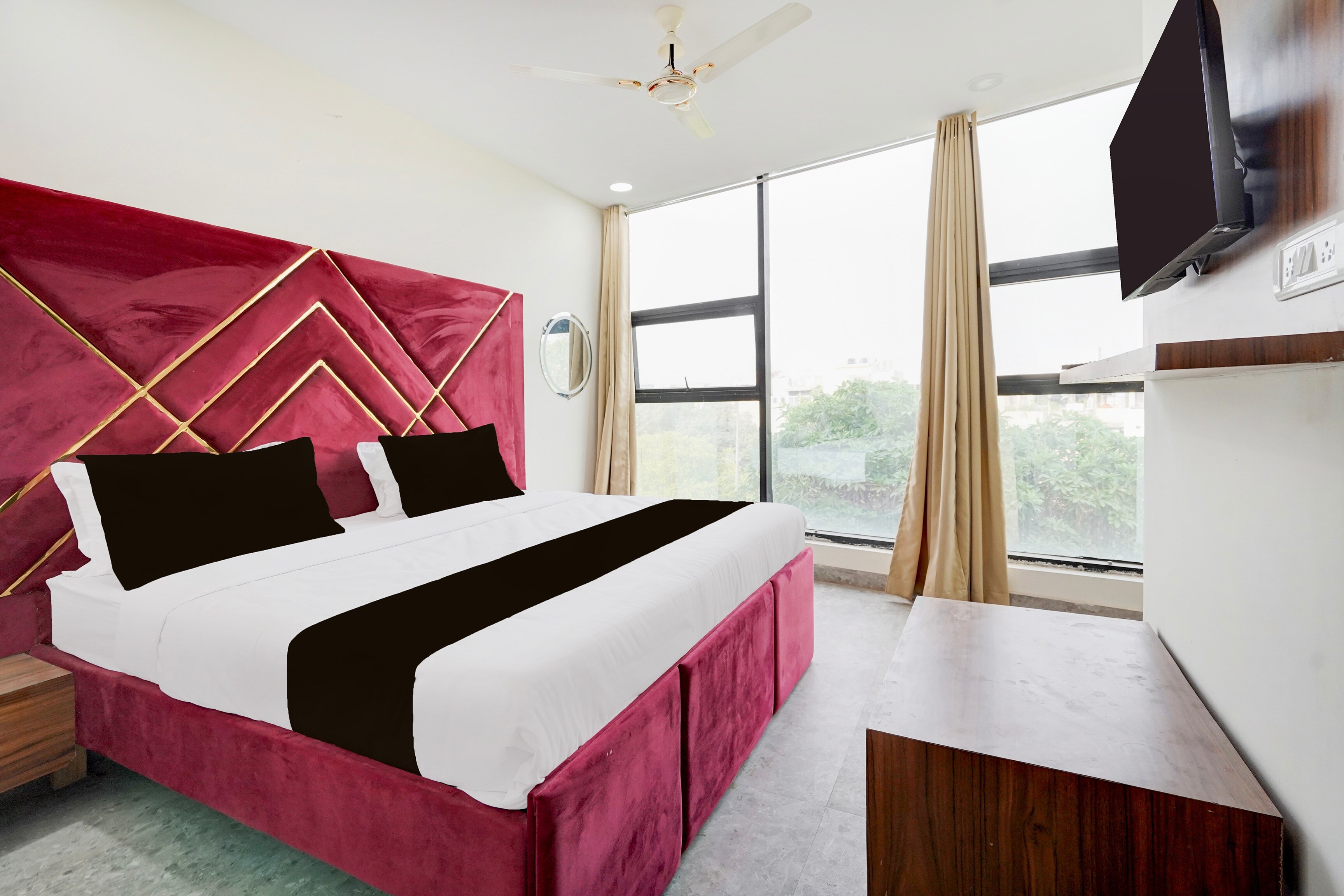 Hotel O Indirapuram Grand - Tap to explore photos