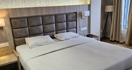 Hotel Shantinath Room Type - DELUXE ROOM