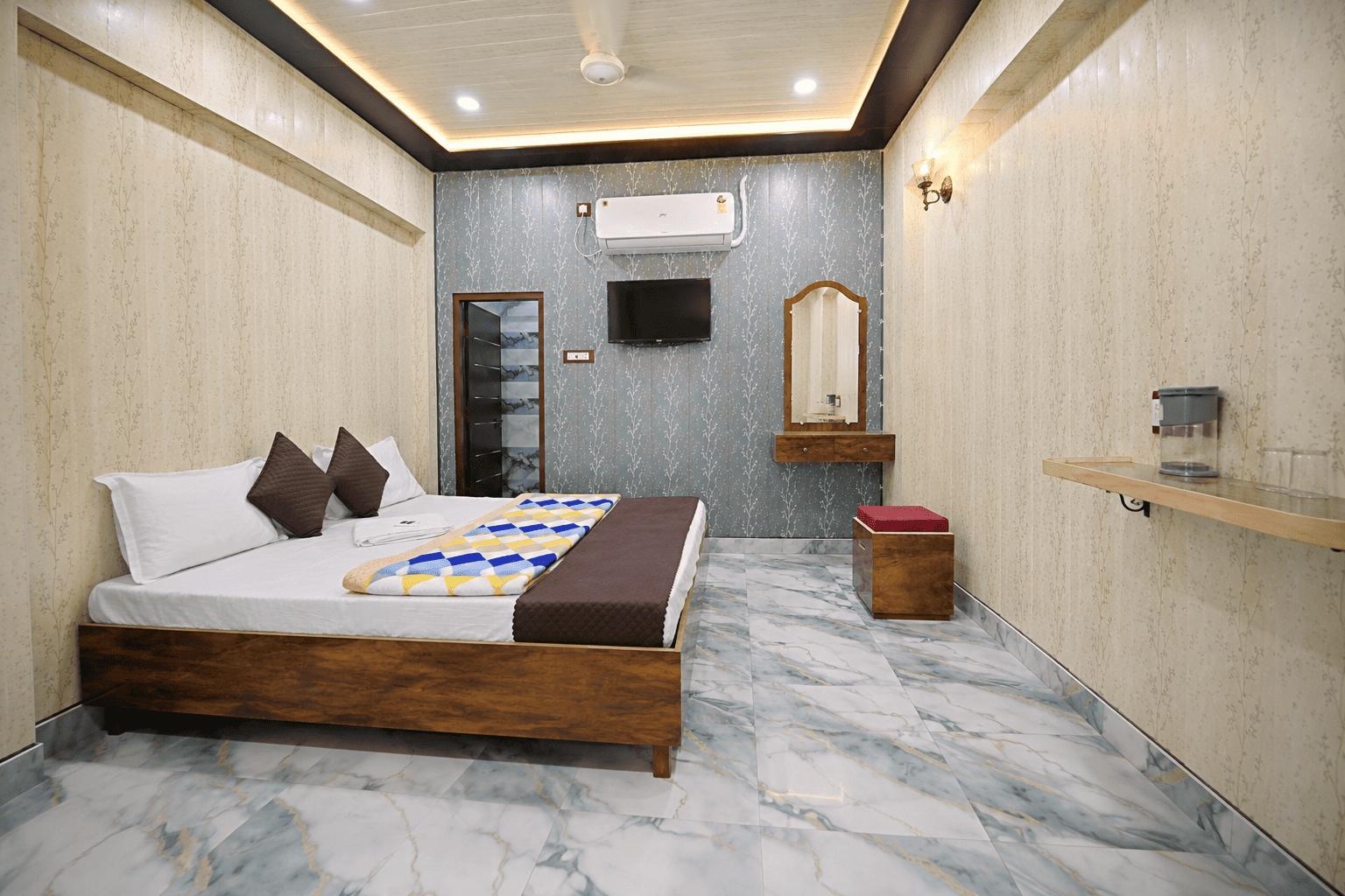 Kashi Dream Guesthouse I Opp. to Kashi Vishwanath - Tap to explore photos