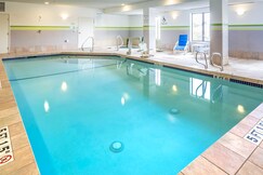 Holiday Inn Express Hotel & Suites Manchester - Airport