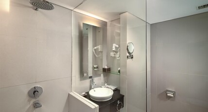 Best Western Plus Coco Palu Room Type - 1 Queen Bed, Smoking Room, Deluxe Room, Wi-Fi, Shower, Safe, City View, Full Breakfast Best Western Plus Coco Palu Room Type - 1 Queen Bed, Smoking Room, Deluxe Room, Wi-Fi, Shower, Safe, City View, Full Breakfast