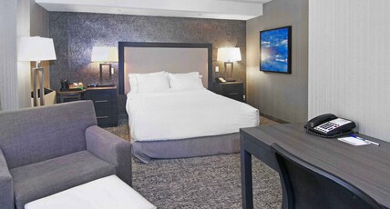 Holiday Inn Express Hotel & Suites Calgary Room Type - 1 Double Standard Mobil Access Roll Shwr