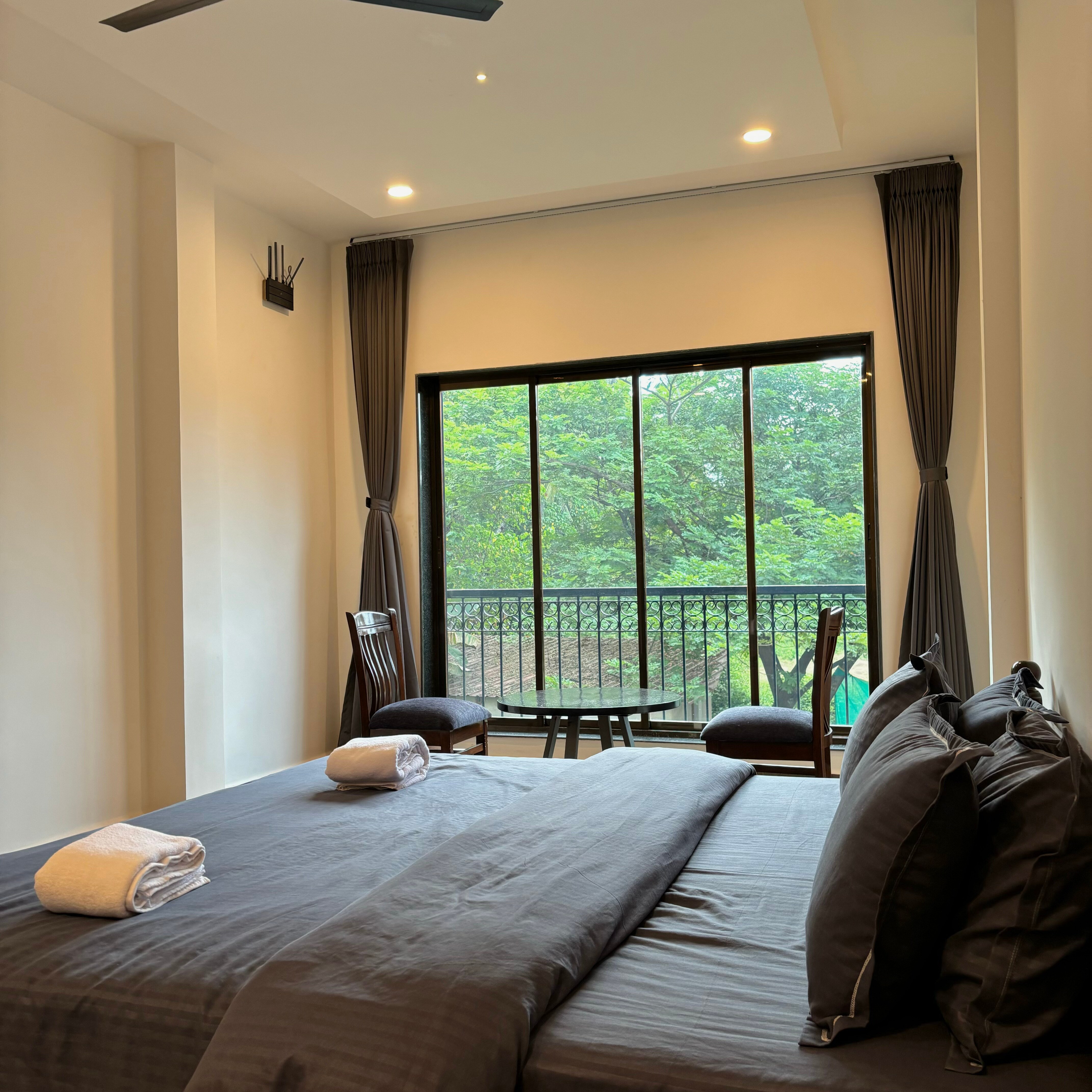 GRACE, MORJIM - Tap to explore photos