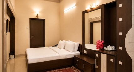 Hotel Cresent Room Type - STANDARD ROOM