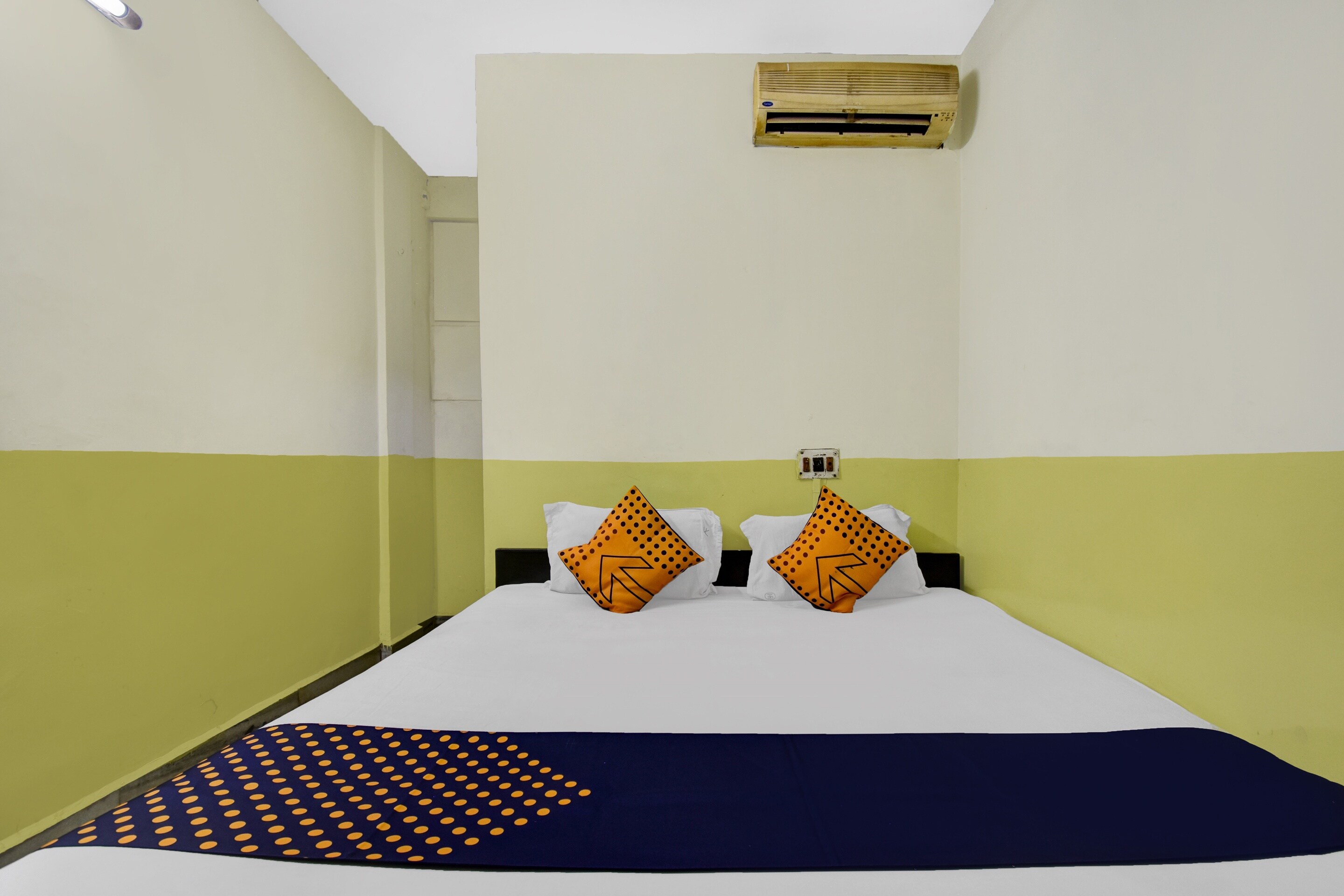 SPOT ON Hotel Omaira Exide More - Tap to explore photos