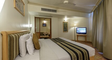 HOTEL PRESIDENT Room Type - Super Deluxe Room with City View