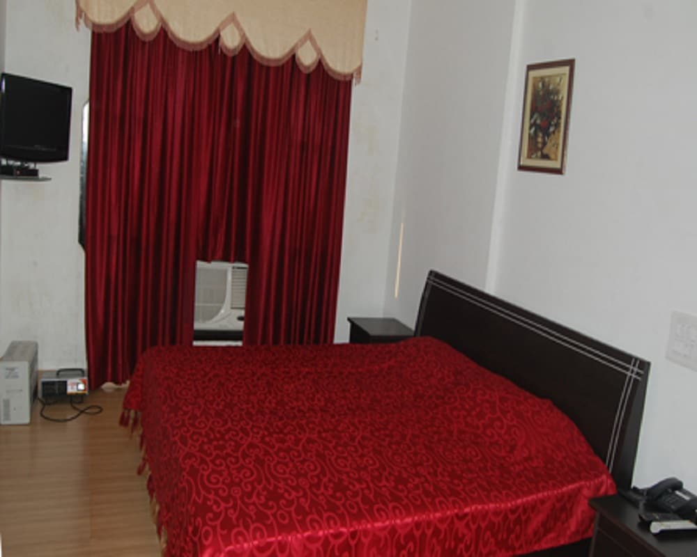 Hotel Premdeep International - Tap to explore photos