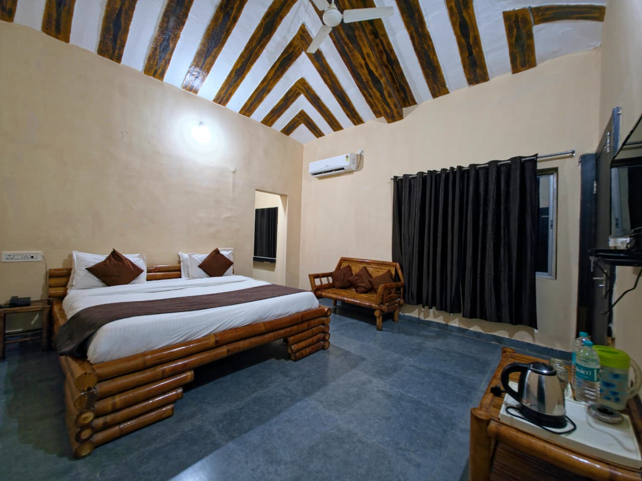 Shahvilla Resort, Kanha - Tap to explore photos