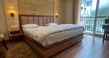 Hotel Vimukti Room Type - Premium  Neelkanth view room with balcony