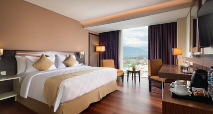 Best Western Plus Coco Palu Room Type - 1 Queen Bed, Smoking Room, Superior Room, City View, Wi-Fi, Safe, Mini Bar, Full Breakfast Best Western Plus Coco Palu Room Type - 1 Queen Bed, Smoking Room, Superior Room, City View, Wi-Fi, Safe, Mini Bar, Full Breakfast