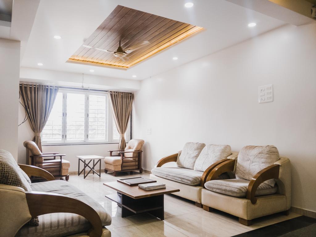 D'Manor Service Apartment | Rooms & Wi-Fi - Tap to explore photos