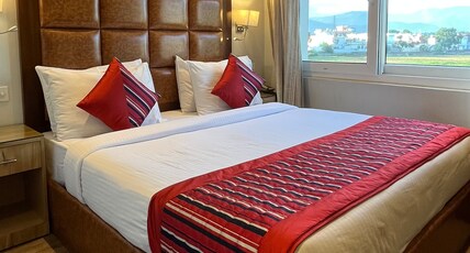 Hotel Guru Surbhi Room Type - Premium Rooms
