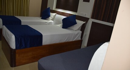 Hotel Naren Palace Room Type - Deluxe AC Room (King or Twin Bed)