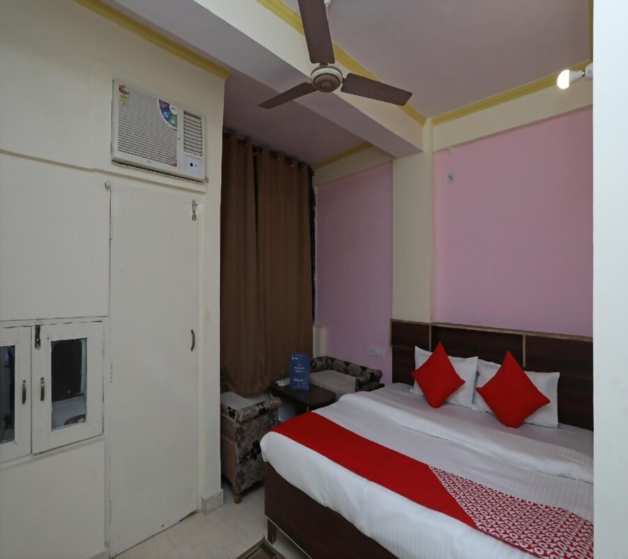 Hotel Geet International - Tap to explore photos