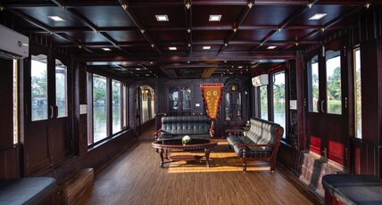 Premium Houseboats Room Type - Luxury Room in Houseboat Full time Ac