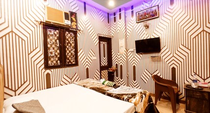 CANADIAN HOMESTAYS Room Type - Super Deluxe Room