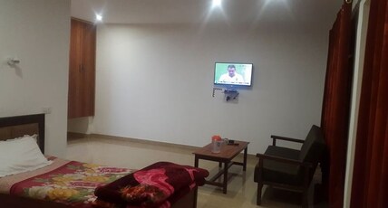 JUNAID GUEST HOUSE Room Type - Deluxe Double Room