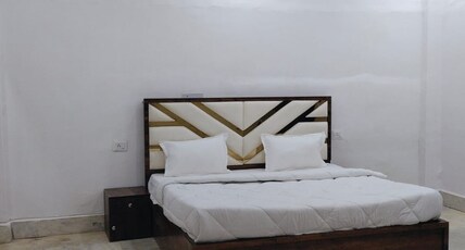 Hotel The Prishu Villa Room Type - Deluxe AC Room