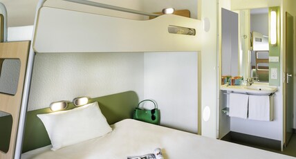 ibis budget Auch Room Type - TRIPLE - Room with a large bed and a bunk bed