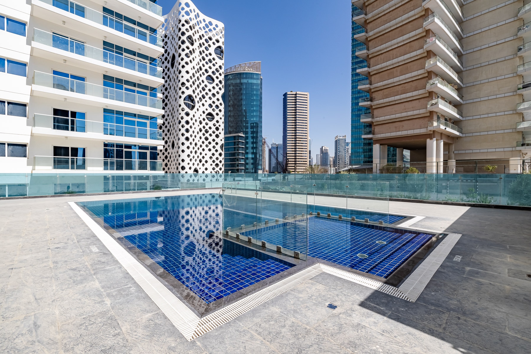 Unlock Metropolis Business Bay - Tap to explore photos