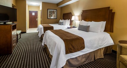 Best Western Plus Barrie Room Type - 2 Queen Beds, Non-Smoking, Tower, Flat Screen Television, Work Desk, Microwave And Refrigerator, Hig Best Western Plus Barrie Room Type - 2 Queen Beds, Non-Smoking, Tower, Flat Screen Television, Work Desk, Microwave And Refrigerator, Hig