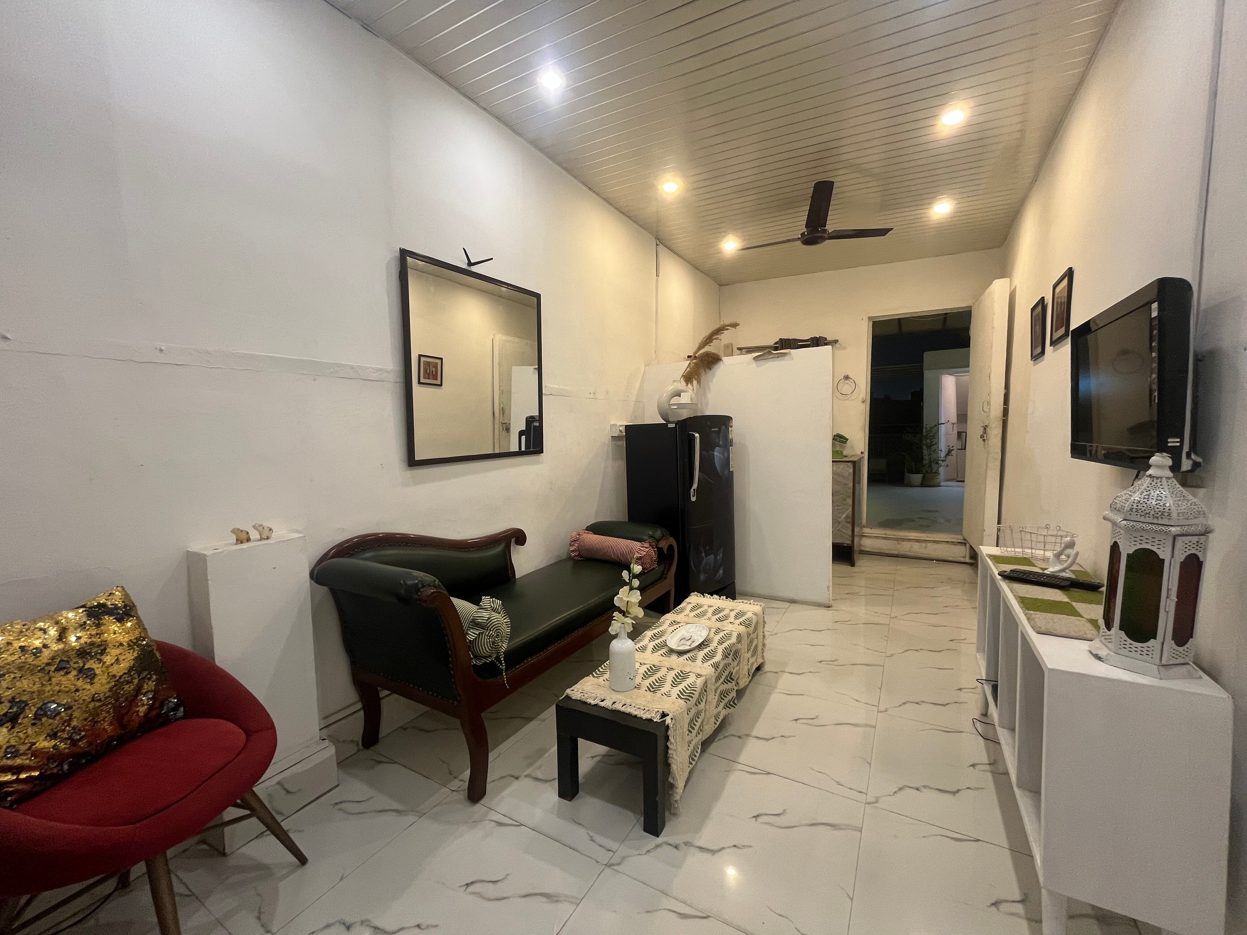 Pearl Cabin | 1BHK on a Terrace - Tap to explore photos