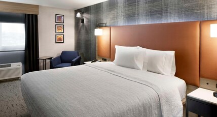 Hampton Inn by Hilton Newark Airport Room Type - 1 KING ROOM
