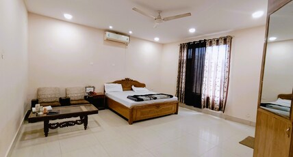 Rahat Residency Room Type - Deluxe King Room