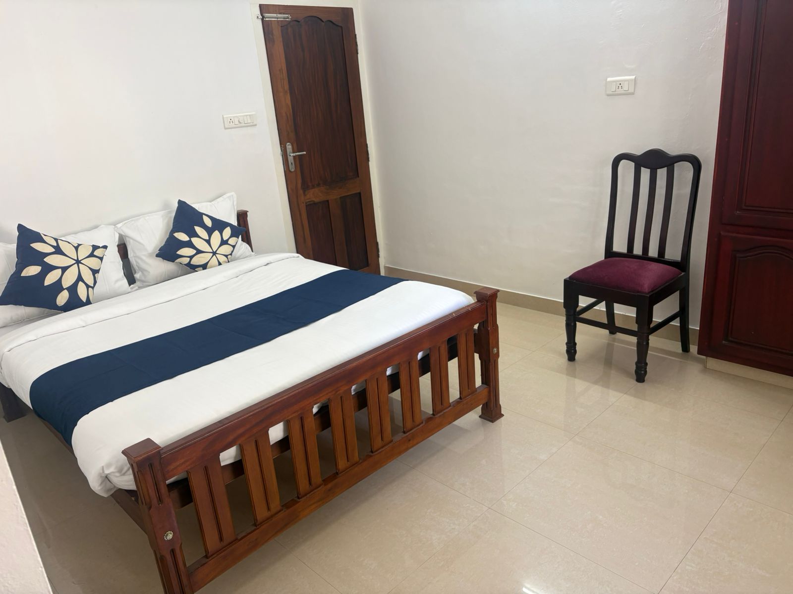 Bethel Woods 4BHK - Tap to explore photos
