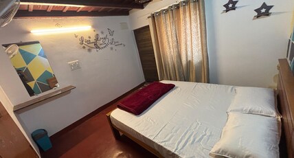Kings Villa Homestay Room Type - Deluxe non AC Room