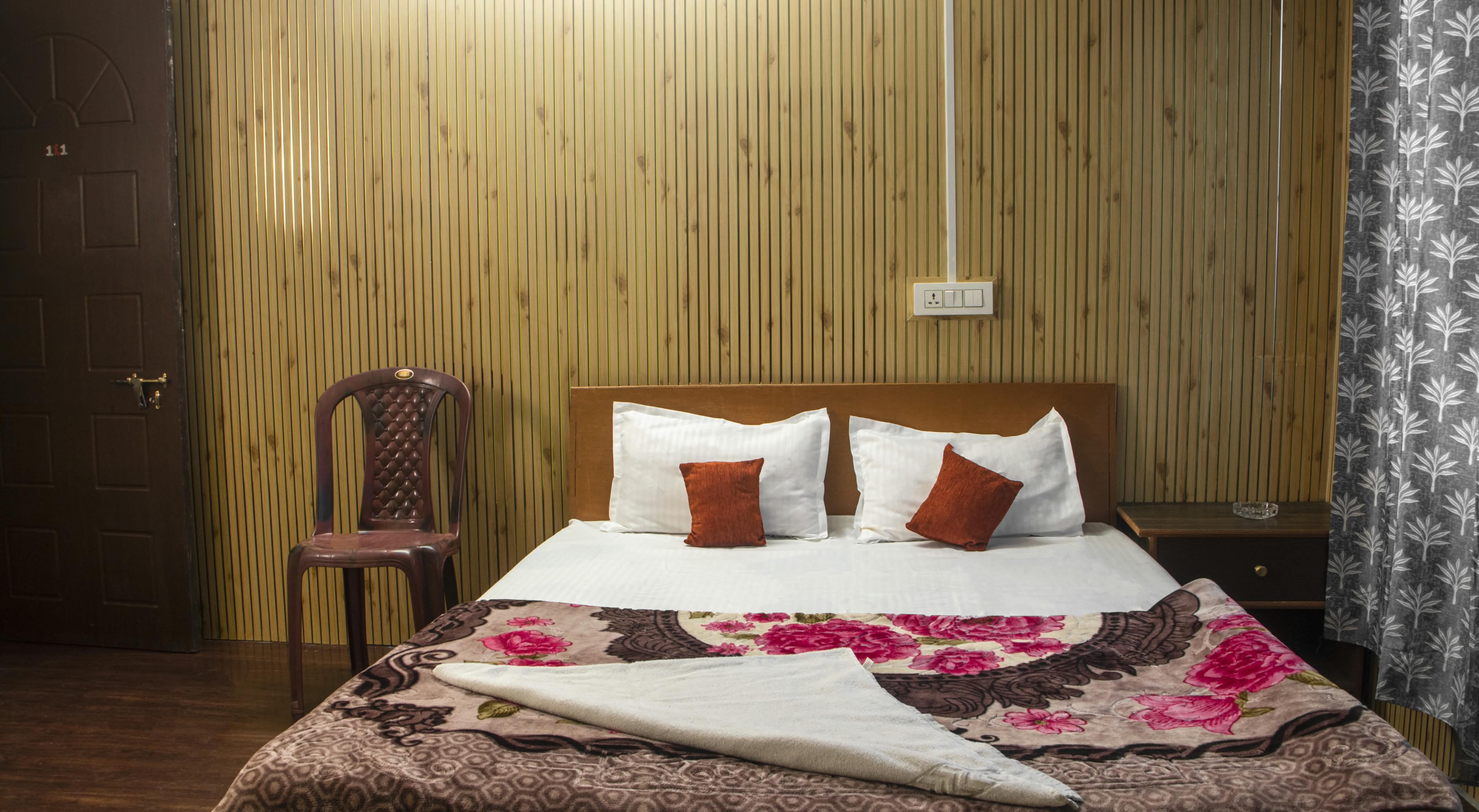 YAKHTHUNG HOMESTAY - Tap to explore photos