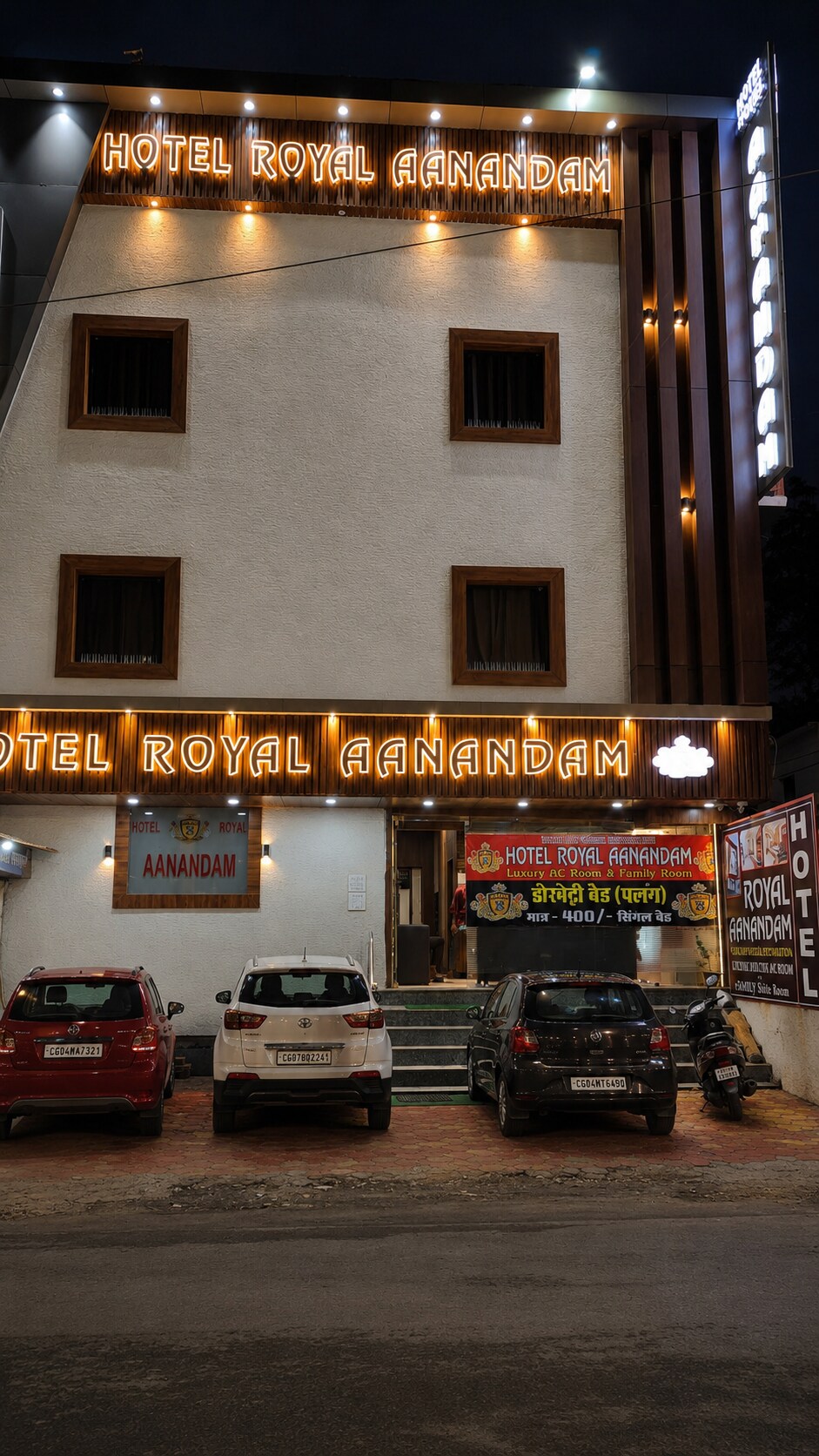 Hotel Royal Aanandam, Gwalior - Tap to explore photos