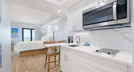 Best Western Plus Beach Resort Room Type - 1 King Bed, Non-Smoking, Balcony, Gulf View, Kitchen, Full Breakfast
