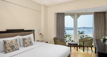 Vivanta Ernakulam, Marine Drive Room Type - Executive Room Sea View Queen Bed Vivanta Ernakulam, Marine Drive Room Type - Executive Room Sea View Queen Bed